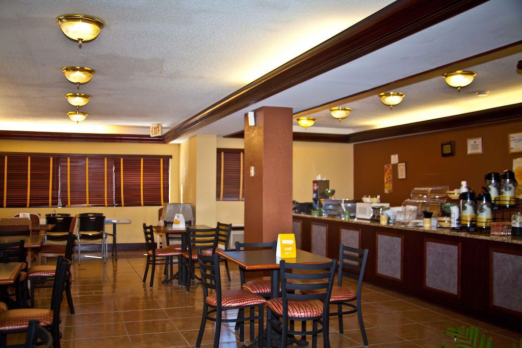 Quality Inn And Suites Macon Exterior foto